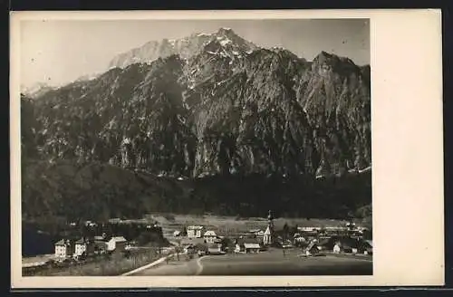 AK St. Leonhard, Ortsansicht vor Bergpanorama