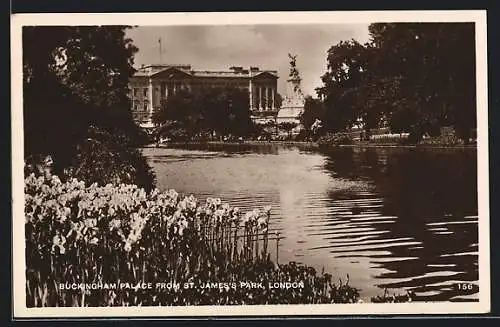 AK London, Buckingham Palace from St. James`s Park