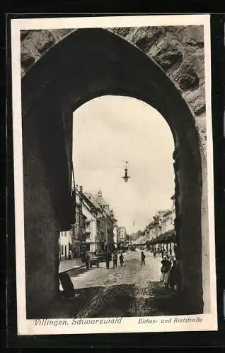 AK Villingen /Schwarzw., Bicken- und Rietstrasse, vom Tordurchgang aus gesehen