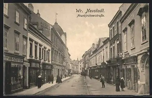 AK Wr. Neustadt, Modegeschäft von Hans Platzer, Neunkirchnerstrasse