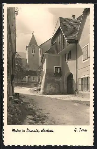 AK Rossatz /Wachau, Strassenpartie mit Kirche