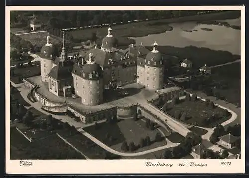 Foto-AK Walter Hahn, Dresden, Nr. 10173: Moritzburg, Schloss vom Flugzeug aus gesehen