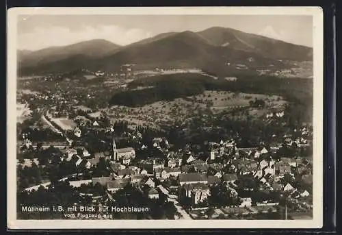 AK Müllheim i. B., Ortsansicht mit Blick auf Hochblauen vom Flugzeug aus