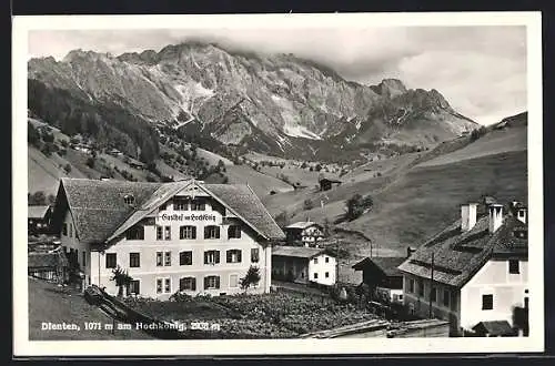 AK Dienten am Hochkönig, Gasthof zum Hochkönig gegen Gebirge