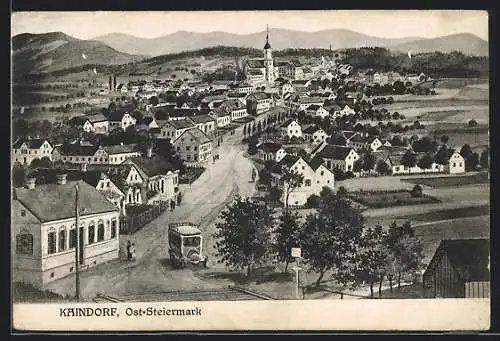 AK Kaindorf, Strassenpartie mit Auto und Blick zur Kirche