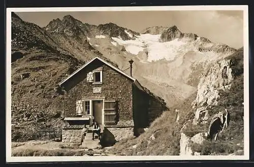 AK Etzlihütte, Berghütte mit Piz Giuf