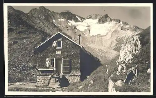 AK Etzlihütte, Berghütte mit Piz Giuf