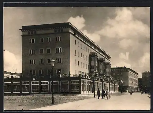 AK Rostock-Reutershagen, Ernst-Thälmann-Strasse mit HO-Restaurant