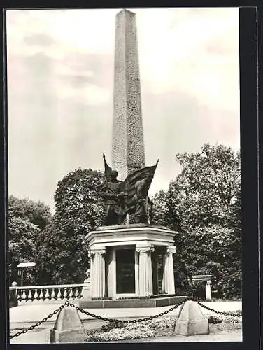 AK Brandenburg /Havel, Das Sowjetische Ehrenmal