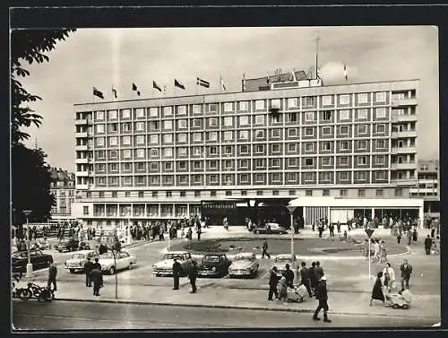 AK Brno, Belebte Szene am Hotel International