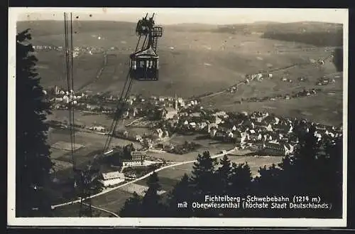 AK Oberwiesenthal, Fichtelberg-Schwebebahn über der Stadt