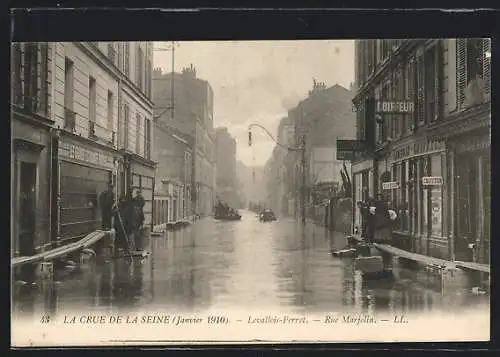 AK Levallois-Perret, La Crue de la Seine 1910, Rue Marjolin, Hochwasser