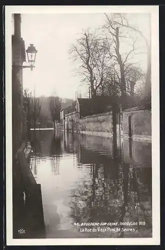 AK Boulogne-sur-Seine, Inondation 1910, La Rue du Vieux Pont de Sevres