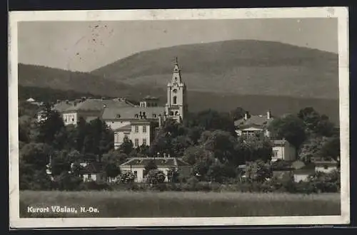 AK Vöslau /N.-Oe., Die Kirche gegen den Bergkamm