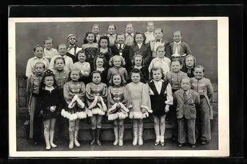 AK Schäfers Märchenstadt Liliput, Gruppenbild des Liliputaner-Ensembles