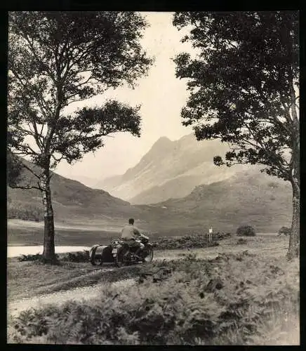 Fotografie Motorrad, Reise mit dem Motorrad samt Beiwagen, Kennzeichen VH 645