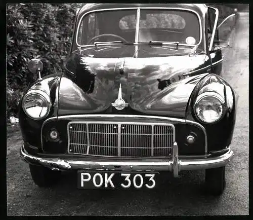 Fotografie Morris Minor, Kennzeichen POK 303, Frontansicht Embelm