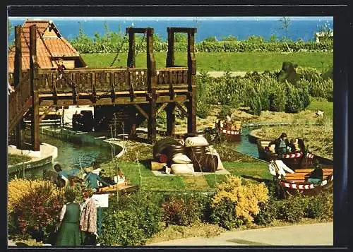 AK Sierksdorf, Bootsfahrt mit alter Brücke im Hansaland