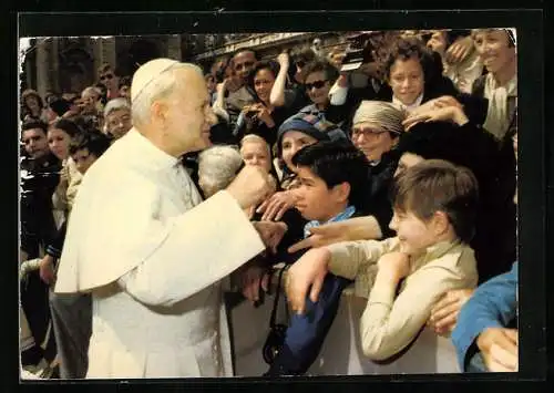 AK Papst Johannes Paul II. mit Gläubigen