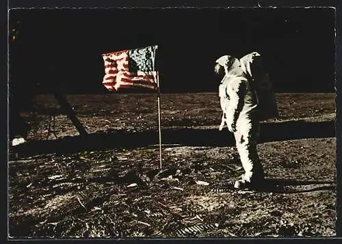 AK Erste Mondlandung 1969, Neil Armstrong und Edwin Aldrin hissen die amerikanische Flagge