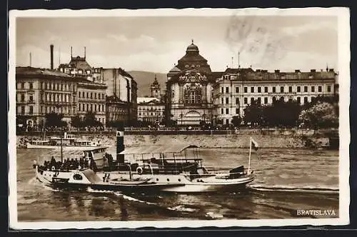 AK Bratislava, Uferpartie mit Dampfer Dunaj