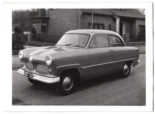 5 Fotografien Ford Autohändler Otto Hausmann, Passau, Auto Ford Taunus Weltkugel in unterschiedlichen Ansichten