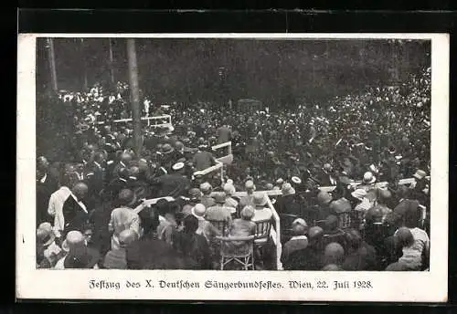 AK Wien, X. Sängerbundesfest, Festzug, von einer Zuschauertribüne gesehen