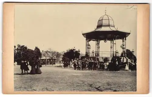 Fotografie unbekannter Fotograf, Ansicht Schanghai, Garter der deutschen Botschaft mit Musik-Pavillon