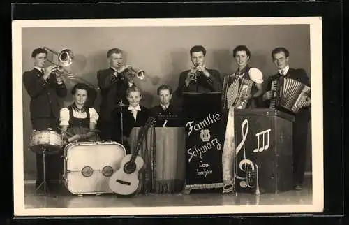 AK Lambrechten, Musikerfamilie Schwarz, Guppenportrait mit Instrumenten