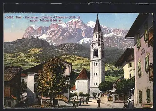 AK Cortina d`Ampezzo, Ortspartie an der Kirche gegen Tofana