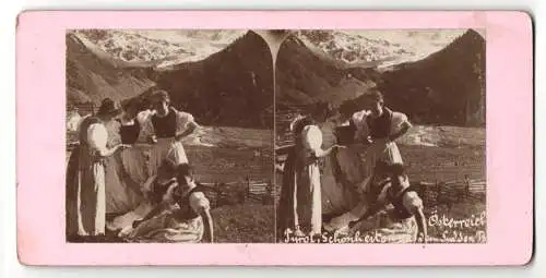 Stereo-Fotografie unbekannter Fotograf und Ort, Österreichische Frauen in Tracht aus Tirol