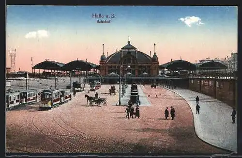 AK Halle, Strassenbahnen am Bahnhof