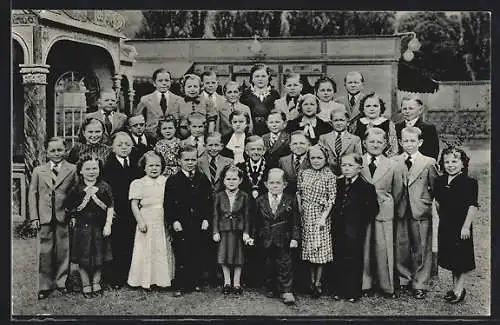 AK Berlin-Niederschönhausen, Lunapark Schönholz, Schaefer`s Märchenstadt Lilliput, Gruppenfoto vom Ensemble