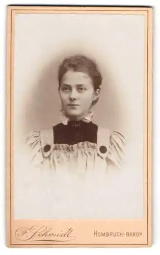 Fotografie F. Schmidt, Hombruch-Barop, Bahnhofstr. 46, Junge Dame mit zurückgebundenem Haar