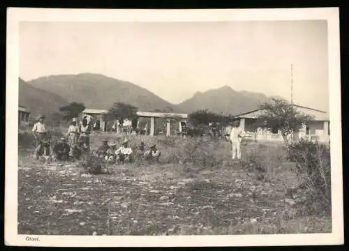 Fotografie unbekannter Fotograf, Ansicht Otavi - Deutsch-Südwestafrika / Namibia, Deutsche Farm und Eingeborene