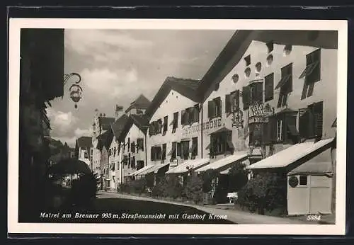 AK Matrei am Brenner, Strassenansicht mit Gasthof Krone