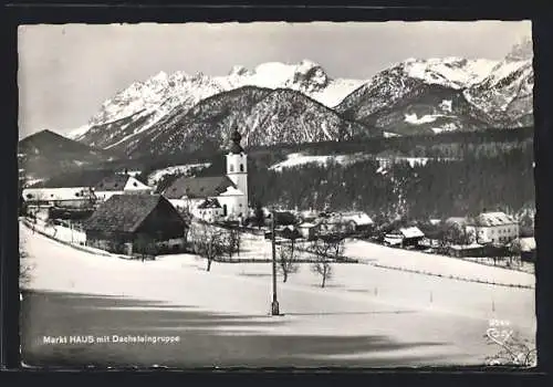 AK Markt Haus, Ortspartie mit Kirche und Dachsteingruppe im Schnee