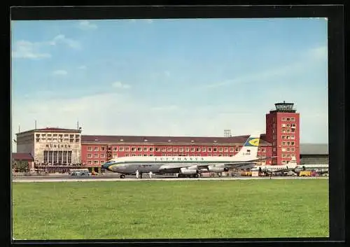 AK München, Flughafengebäude und Lufthansa Passagiermaschine