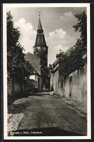 AK Kitzingen a. Main, Strassenpartie mit Falterturm