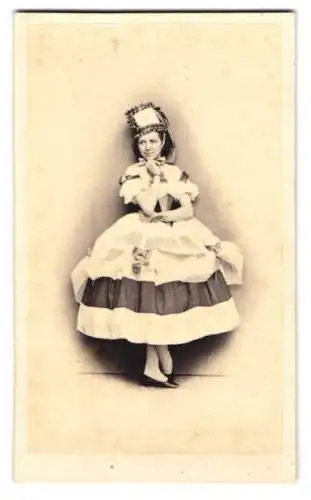 Fotografie Krüger, Schwedt a. O., attraktive junge Dame im Kostüm zum Fasching / Karneval