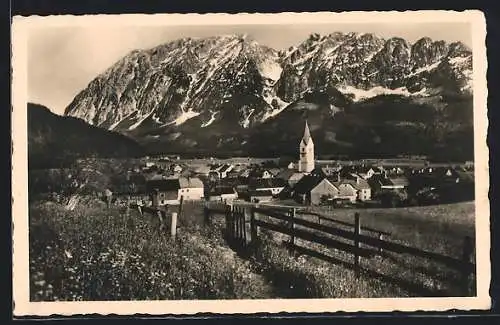 AK Bad Mitterndorf /Steir. Salzkgt., Ortsansicht mit Kirche und Grimming