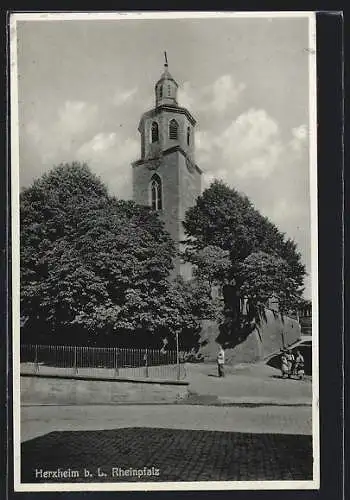 AK Herxheim / Pfalz, Strassenpartie mit Kirche