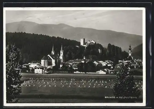 AK Brunico, Ortsansicht mit Kirche und Burg