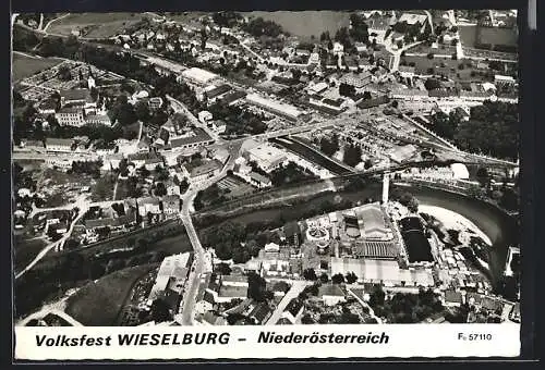 AK Wieselburg /Niederösterreich, Volksfest im Ort, Fliegeraufnahme