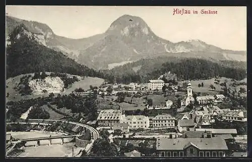 AK Hieflau, Totalansicht mit Fluss, Brücke im Gesäuse, Berge