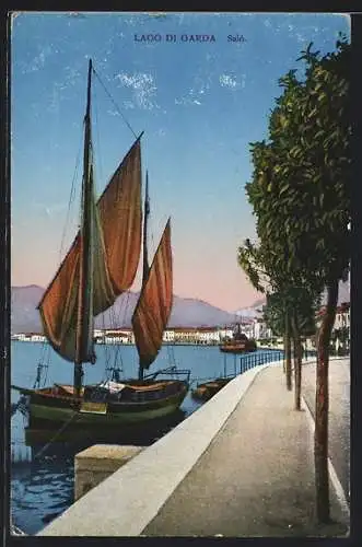 AK Salò, Lago di Garda, Segelboot an der Kaimauer