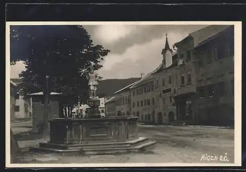 AK Aigen, Strassenpartie mit Brunnen