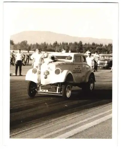 Fotografie Auto Dragster-Rennwagen, Funny Car kurz vor dem 1 /4 Meile Rennen