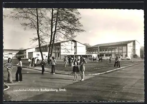 AK Radkersburg /Stmk., Landesberufsschule mit Schülern