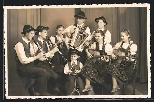 Foto-AK Reutte, Die Engelkinder mit ihrem Vater Fritz Engel